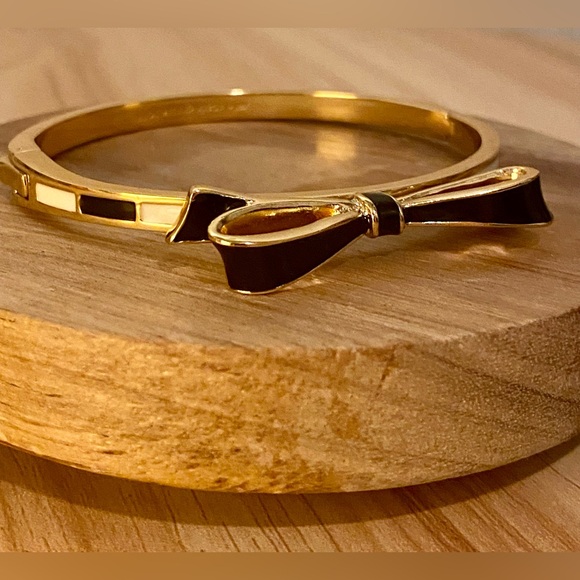 Kate Spade ♠️ “Love Notes” Bow  Bracelet Bangle - Picture 14 of 14